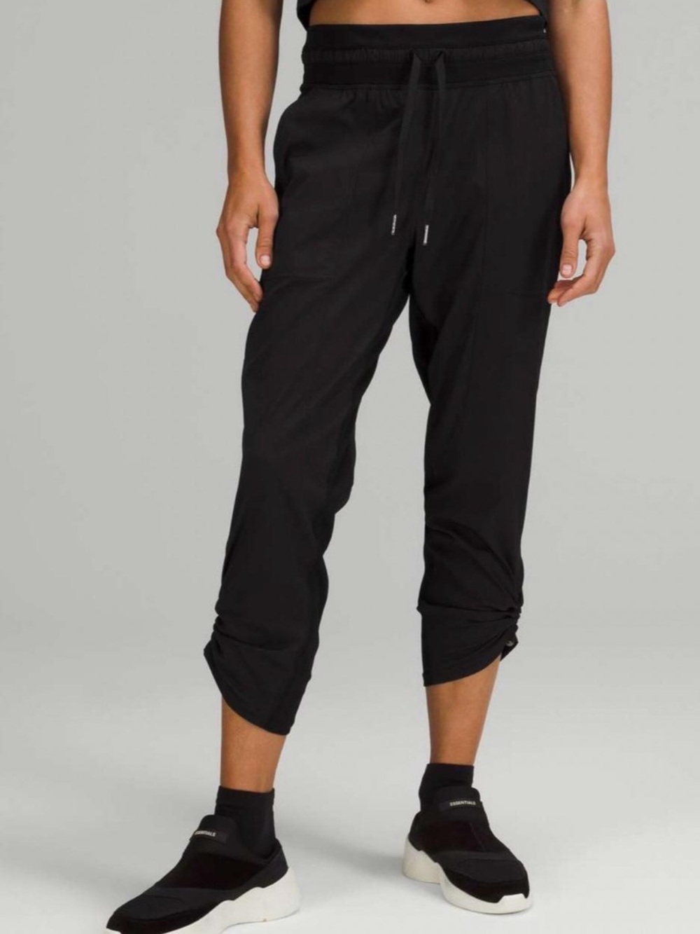 lululemon athletica Black Cropped Drawstring Capris